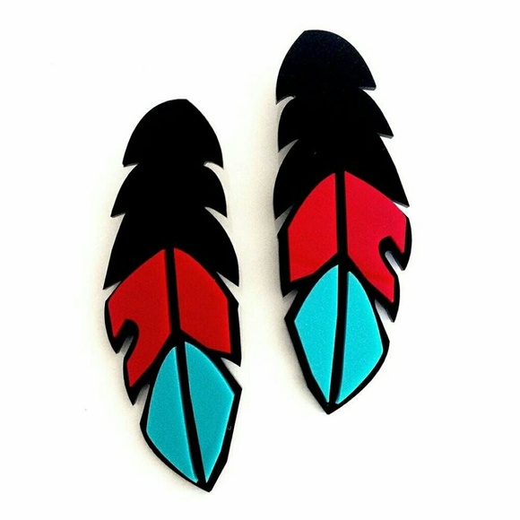 Layered acrylic feather earrings - Picture 2 of 5